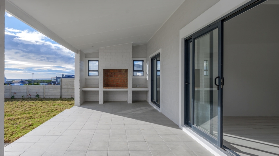 4 Bedroom Property for Sale in Oceanview Heights Western Cape